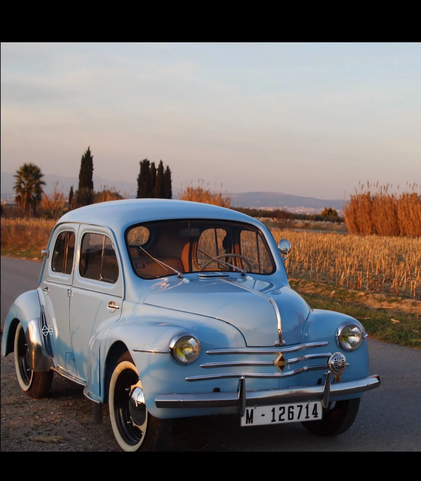 Renault 4 CV restaurado por The Vint-Garage