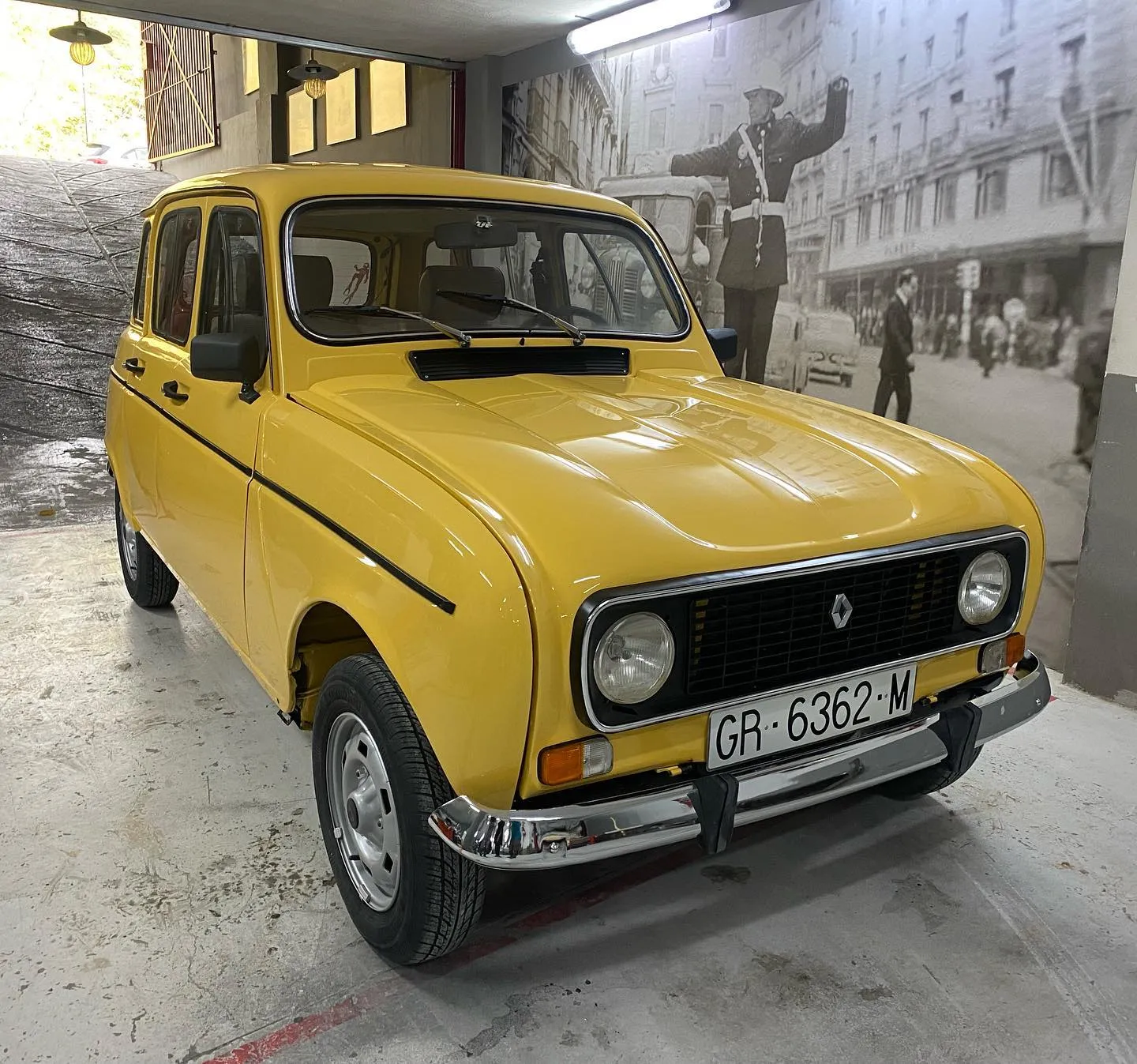 Renault 4 L restaurado por The Vint-Garage