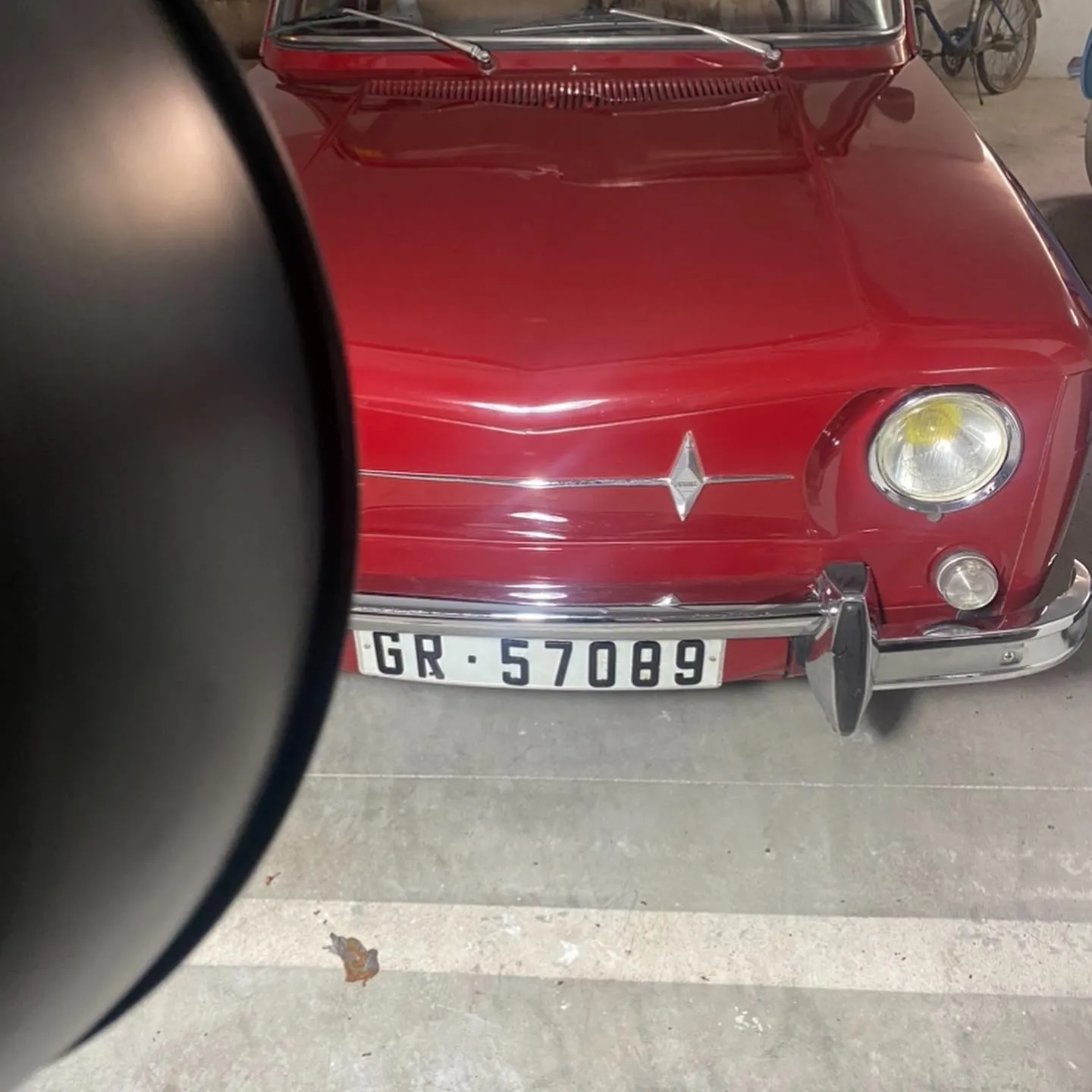 Renault 8 restaurado por The Vint-Garage