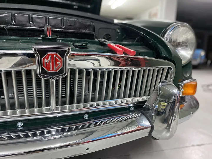 MG B restaurado por The Vint-Garage