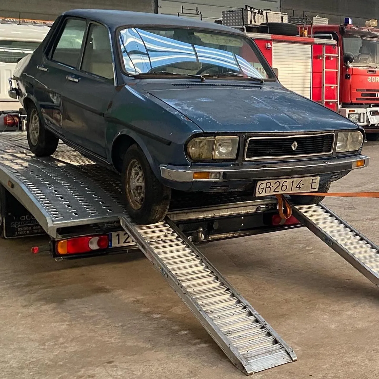 Renault 12 TS restaurado por The Vint-Garage