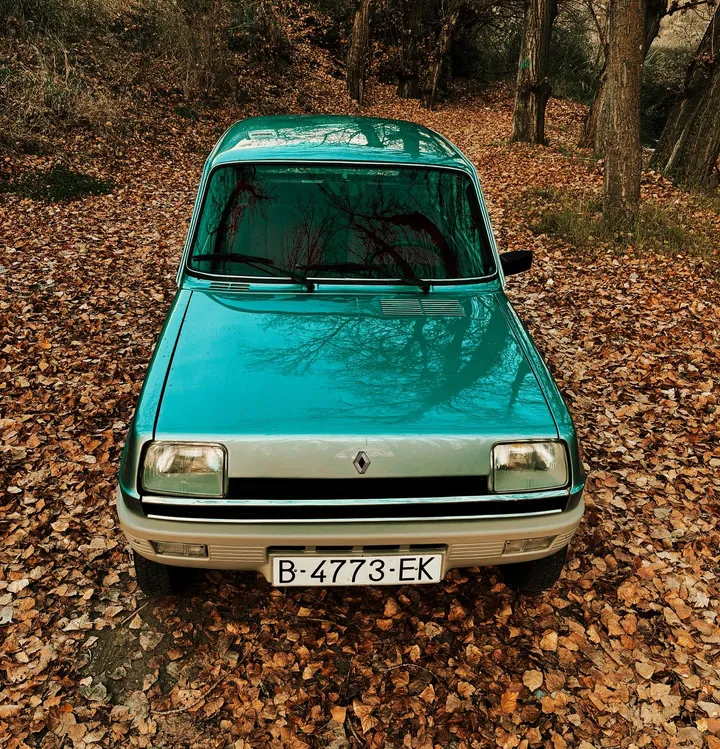 Renault 5 restaurado por The Vint-Garage